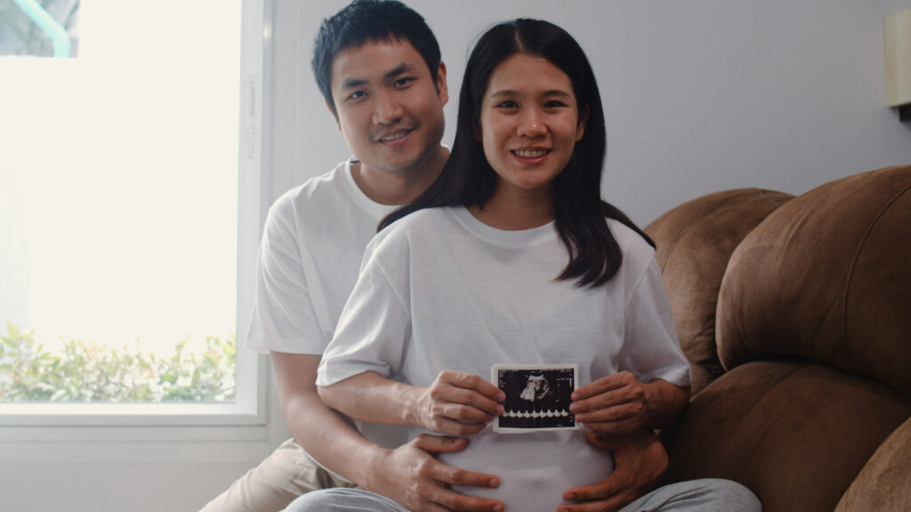 พ่อแม่และลูกจากผล ultrasound